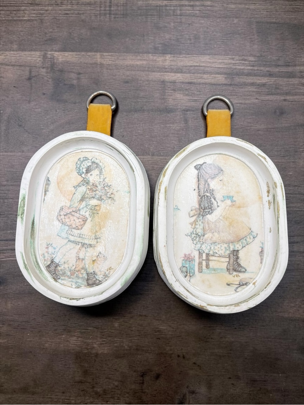 Vintage Holly Hobbie Chalkware Set Of 2 Oval Wall Plagues Decoupage Decor Velvet